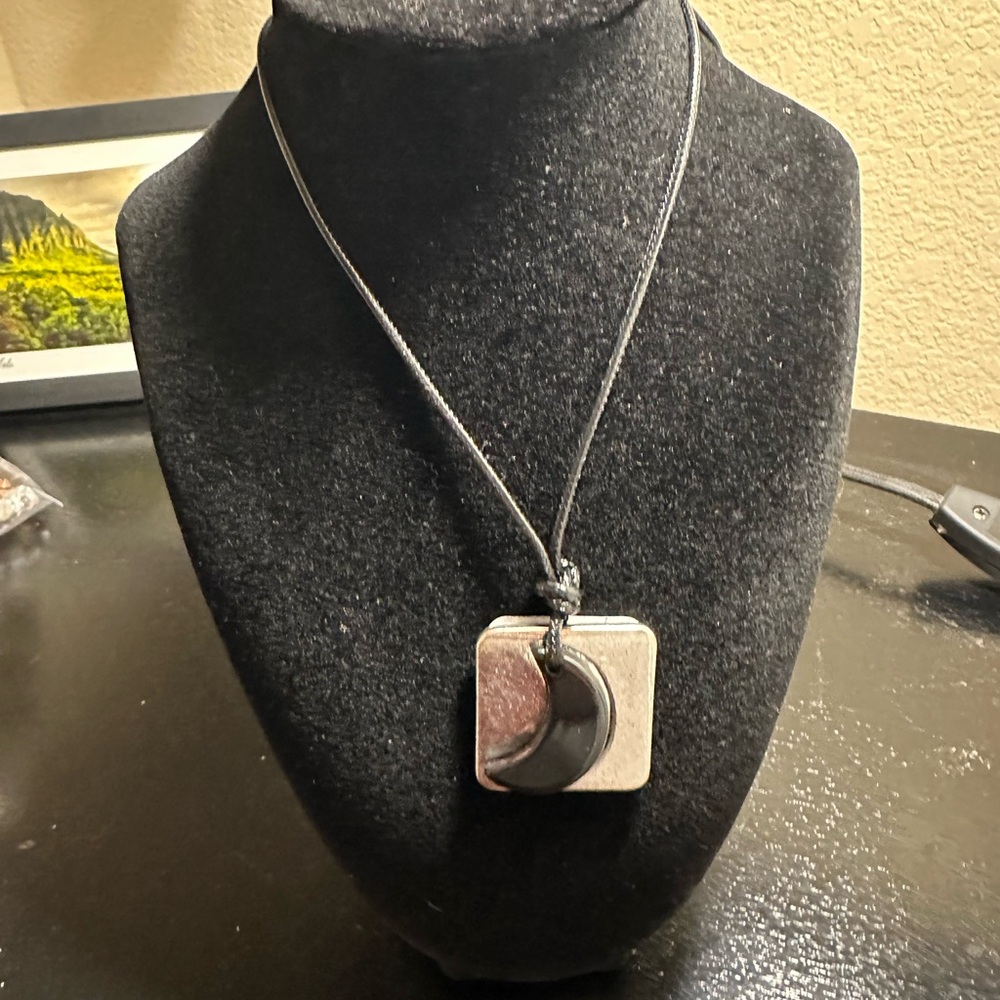 Free People Serendipity Black Moon Necklace NWOT - Picture 2 of 4